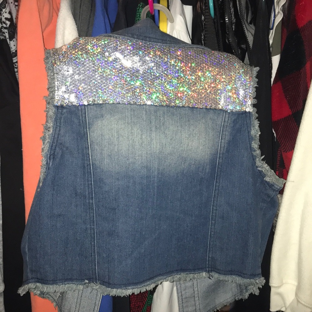 Vest - Picture 2 of 2